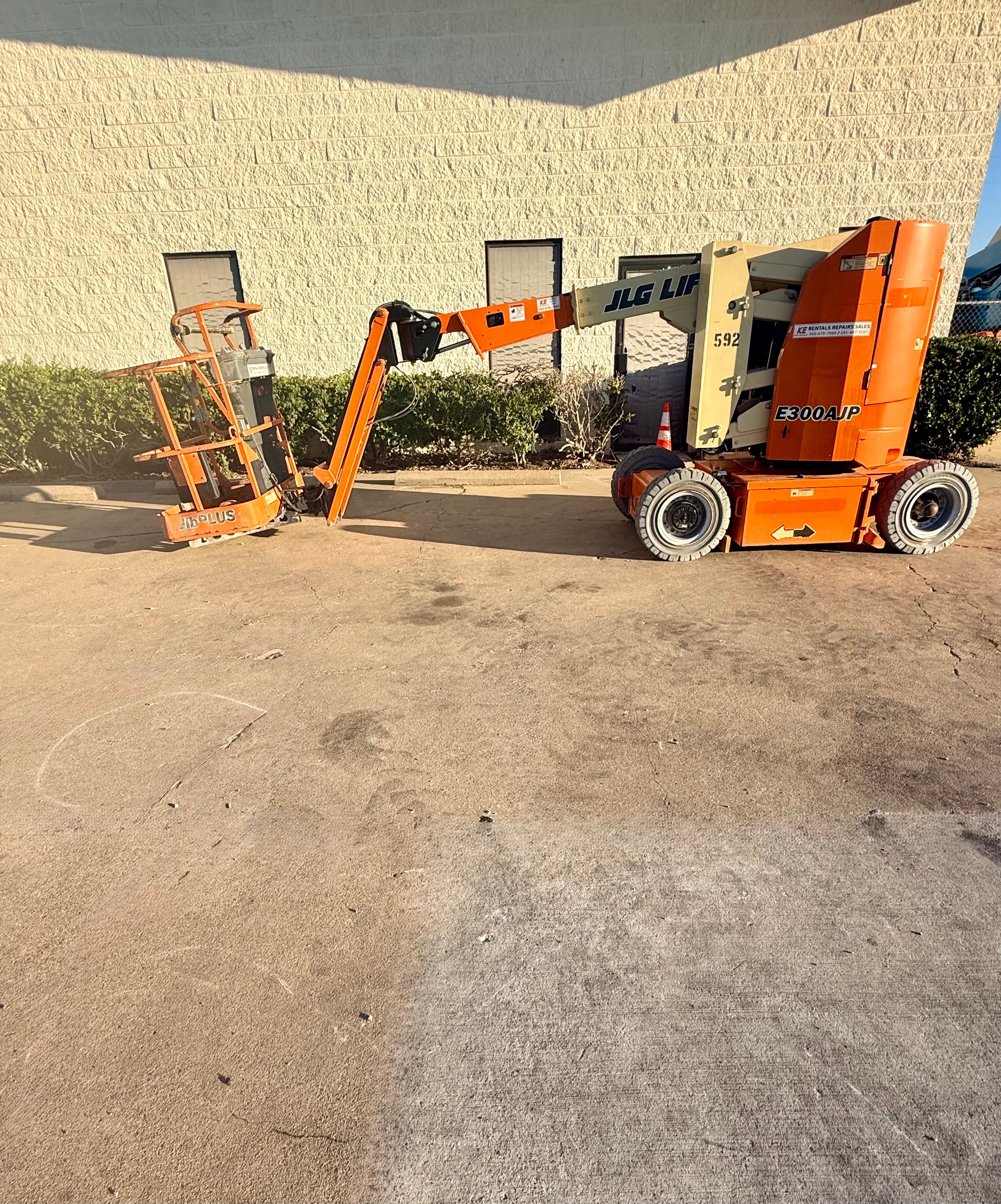 JLG E300AJP Boom Lift 4
