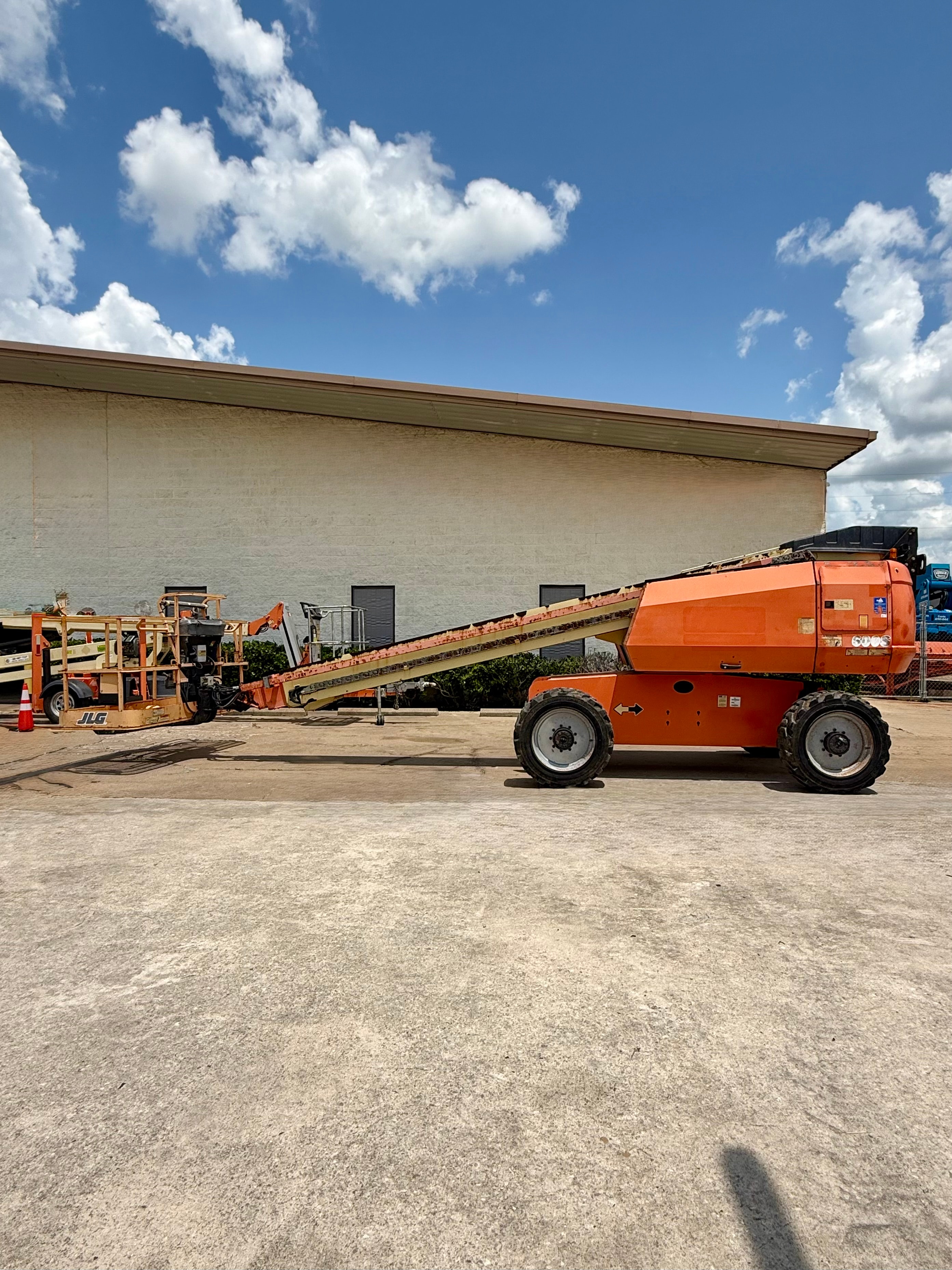 JLG 600S Boom Lift 2