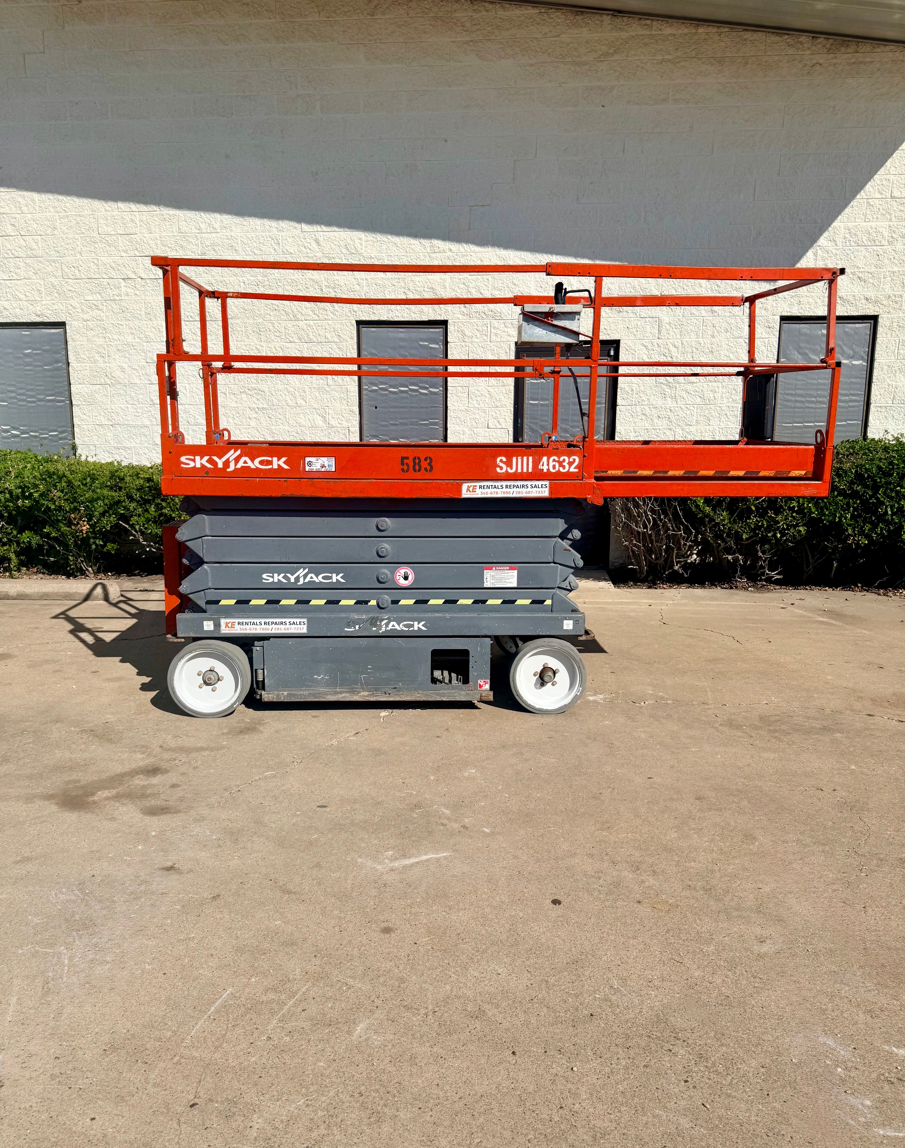 SKYJACK SJIII 4632 SCISSOR LIFT 2