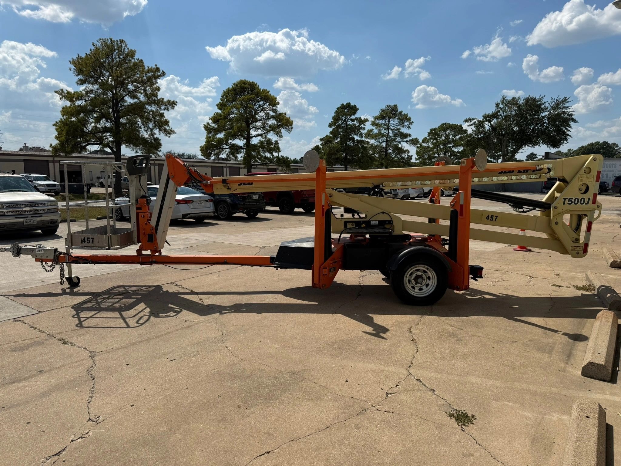 Boom lift equipment
